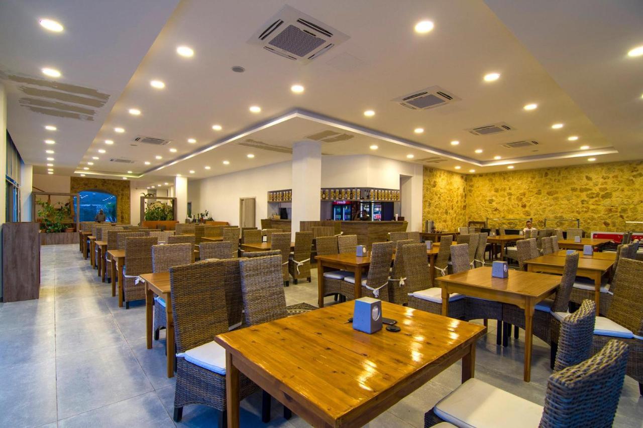 Burhan'S Hotel Rizokarpaso Exterior photo