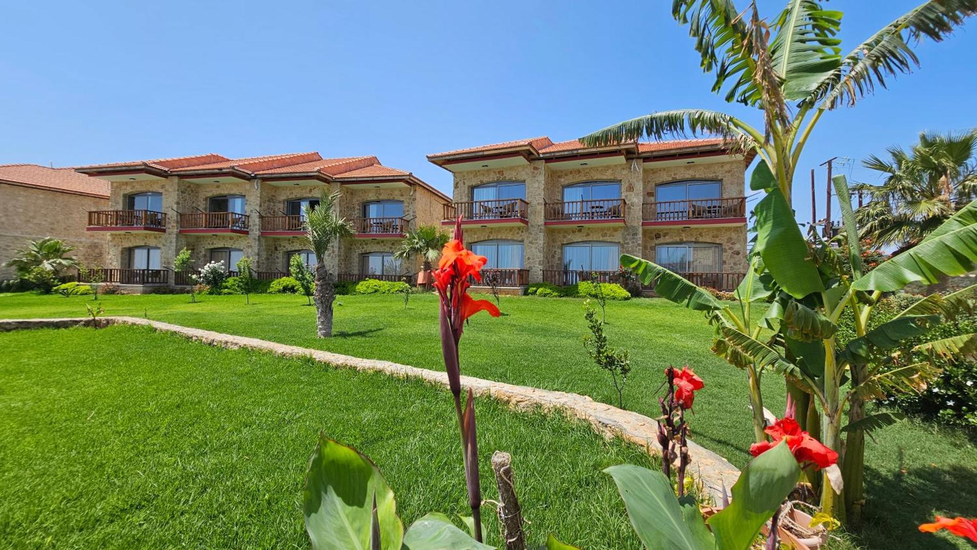 Burhan'S Hotel Rizokarpaso Exterior photo