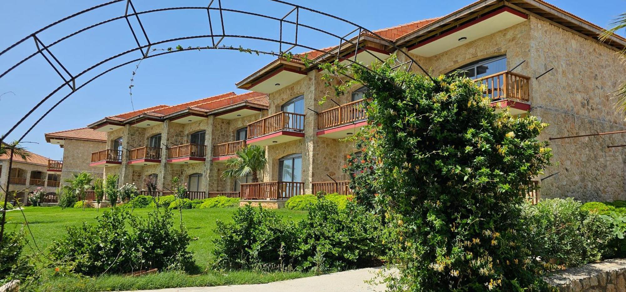 Burhan'S Hotel Rizokarpaso Exterior photo