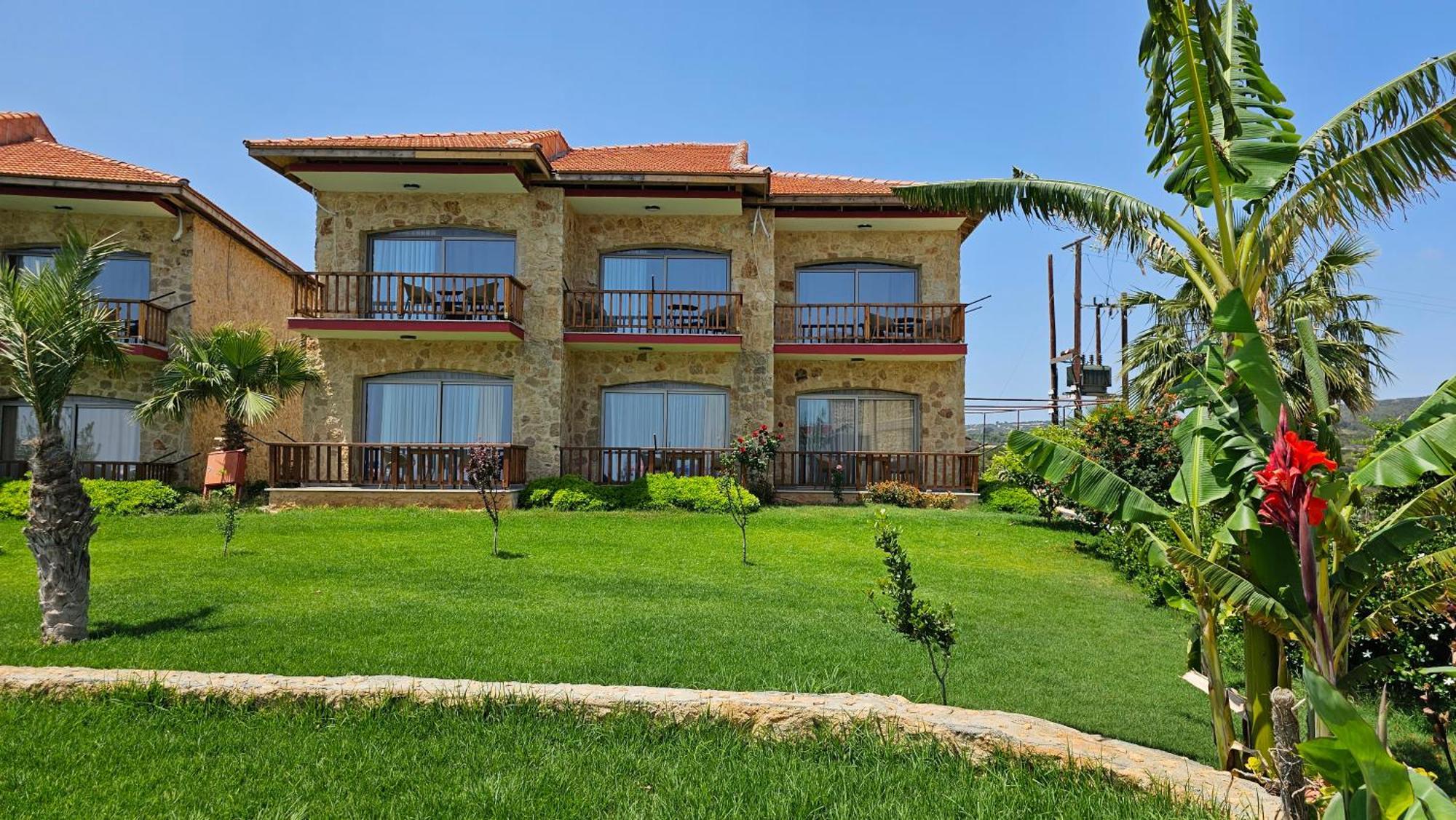 Burhan'S Hotel Rizokarpaso Exterior photo
