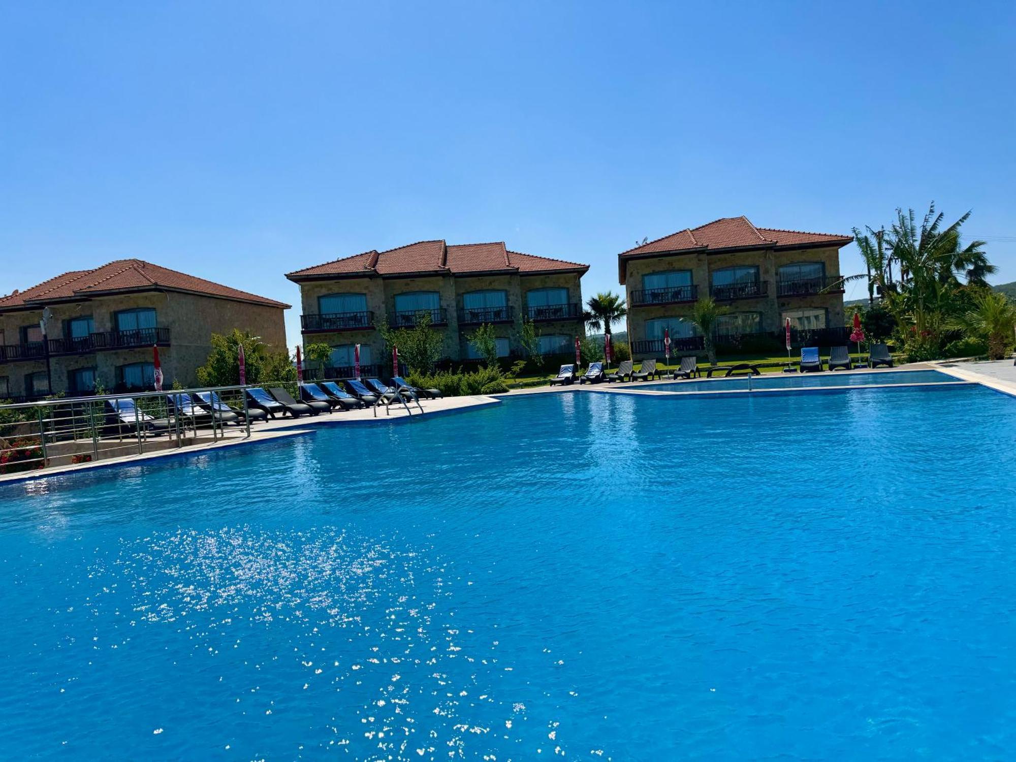 Burhan'S Hotel Rizokarpaso Exterior photo